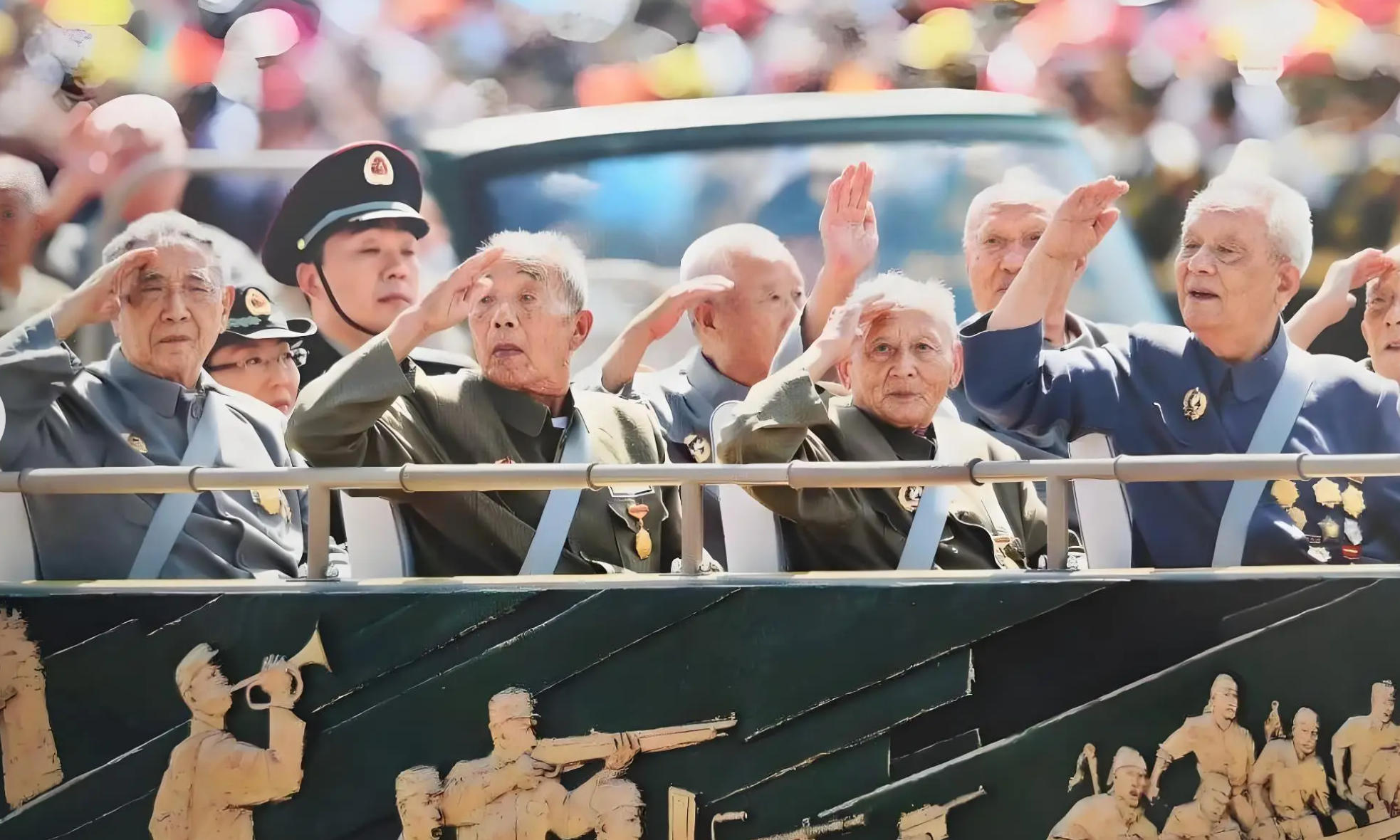 南京藍(lán)寶石環(huán)保設(shè)備有限公司組織觀看抗戰(zhàn)勝利80周年閱兵儀式